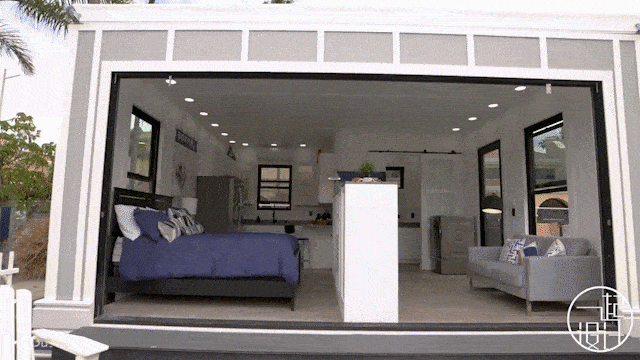 553c15cd53c74bac940ec8f3b94f27de.gif